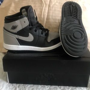 Excellent! Black/grey/white. Jordan 1’s.